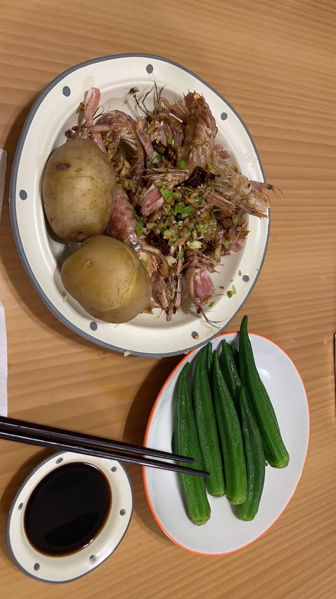 无油炸版的椒盐皮皮虾和巧拨虾壳的方法