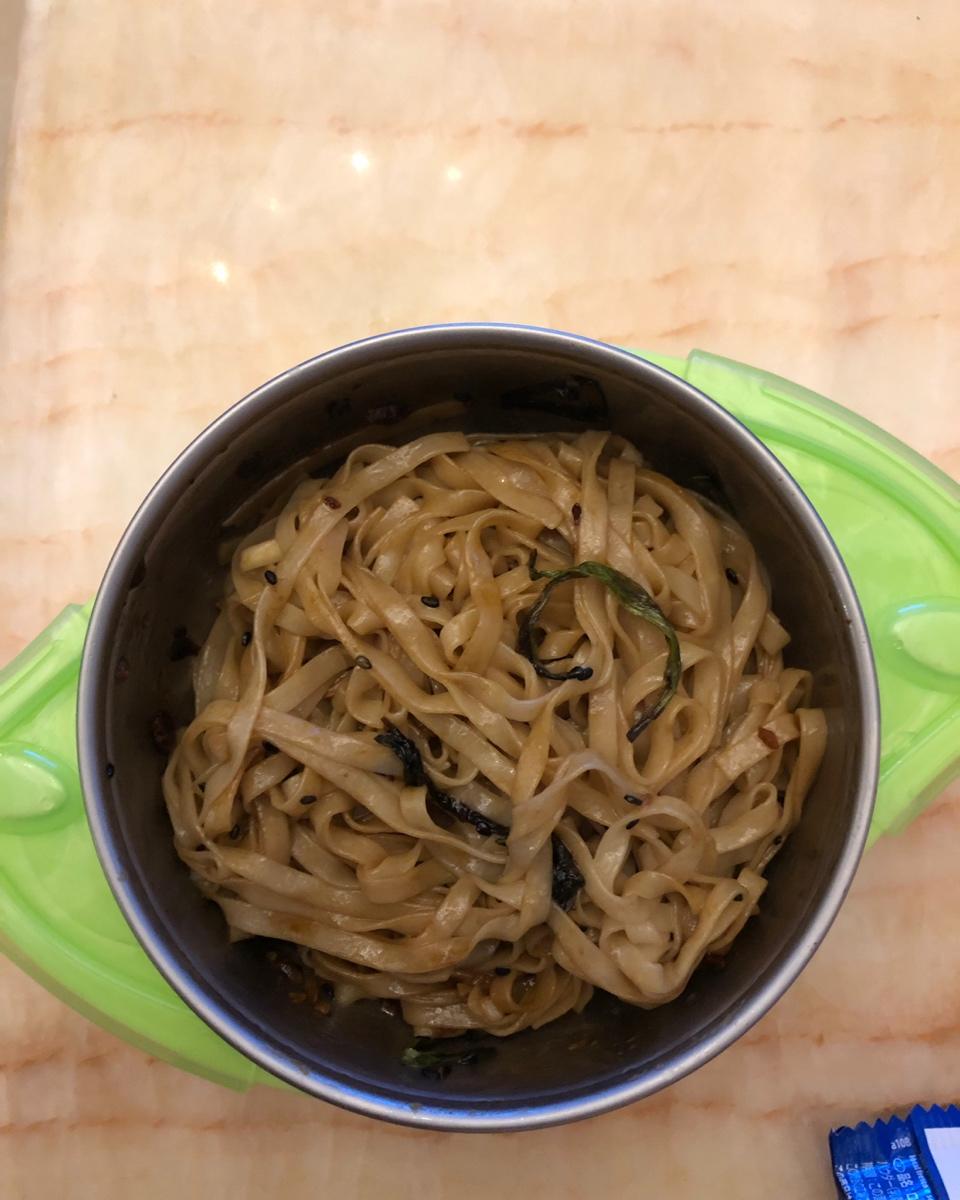 10分钟搞定的一碗葱油拌面