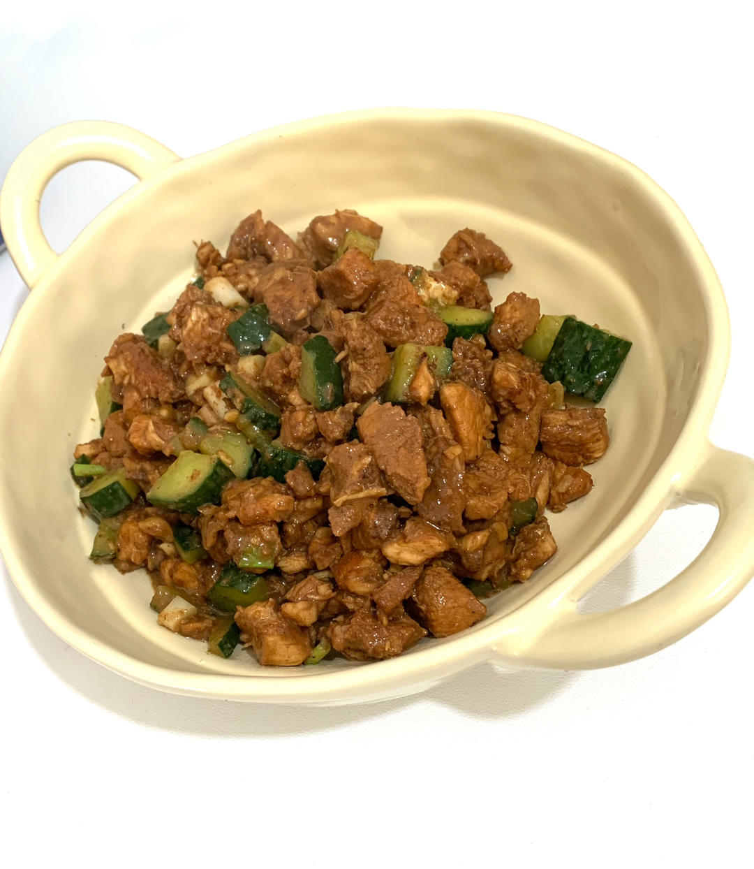 清爽解腻的黄瓜炒鸡胸肉，低脂低卡减肥食谱