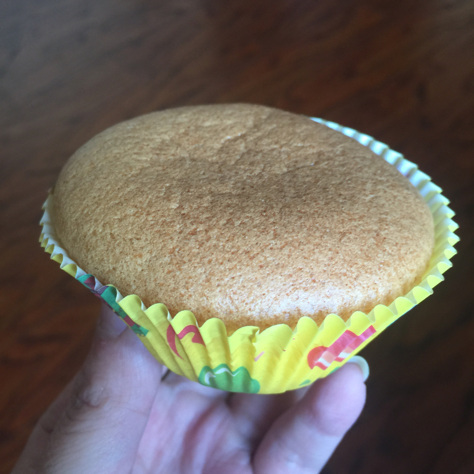 软绵绵戚风纸杯蛋糕