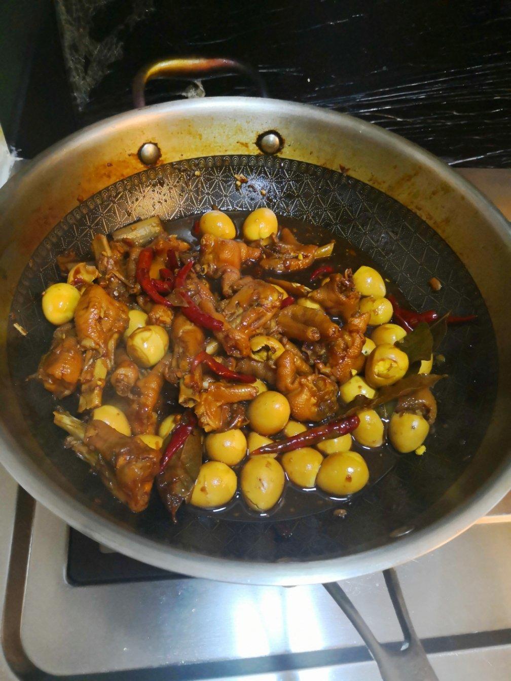 鹌鹑蛋烧鸡爪