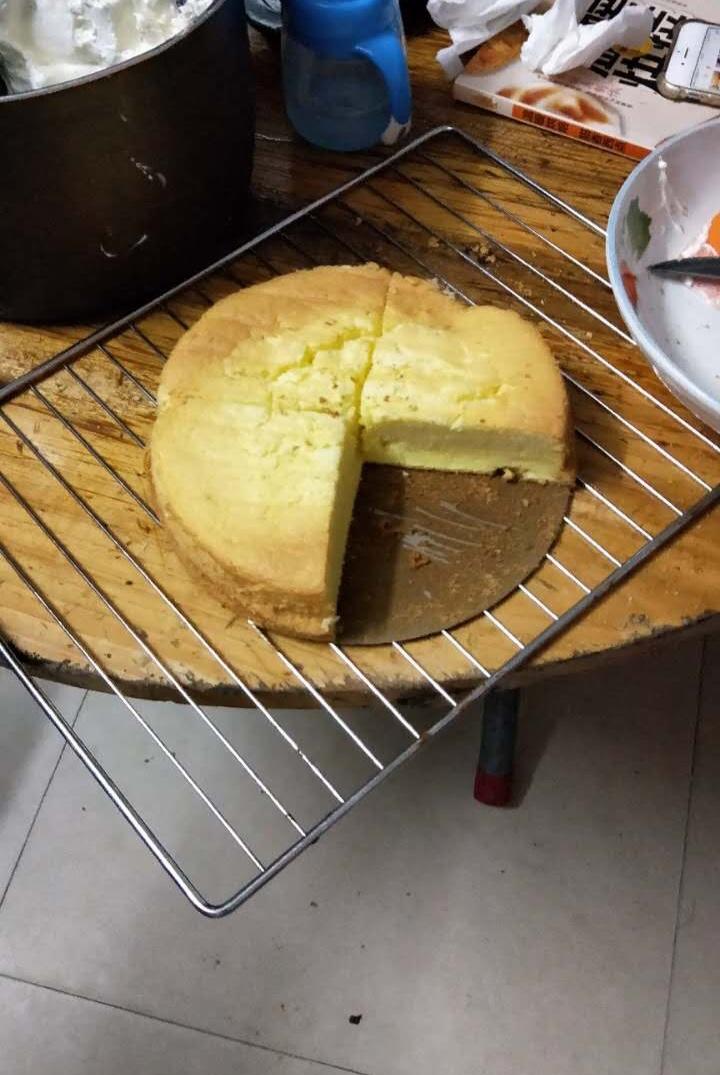 烤箱做蛋糕（戚风蛋糕的做法）