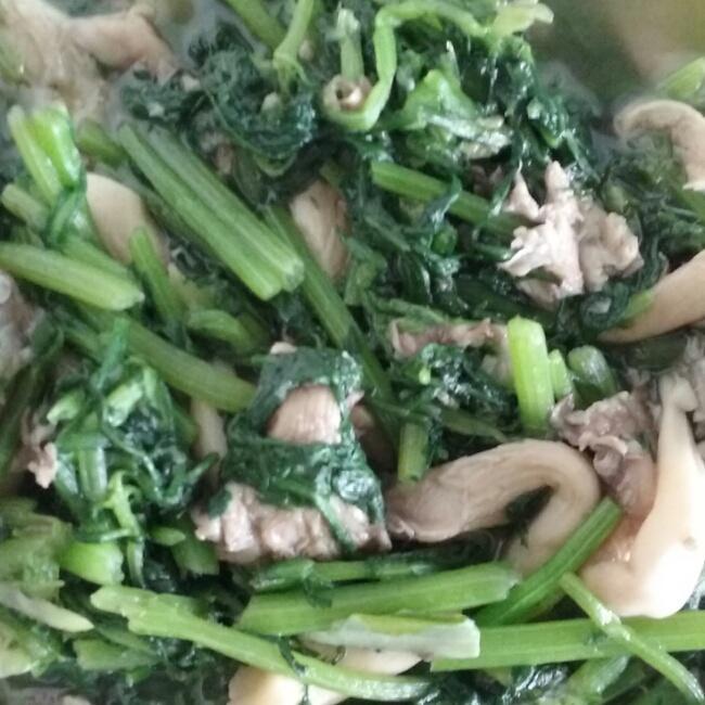 上汤平菇蒿子杆的做法