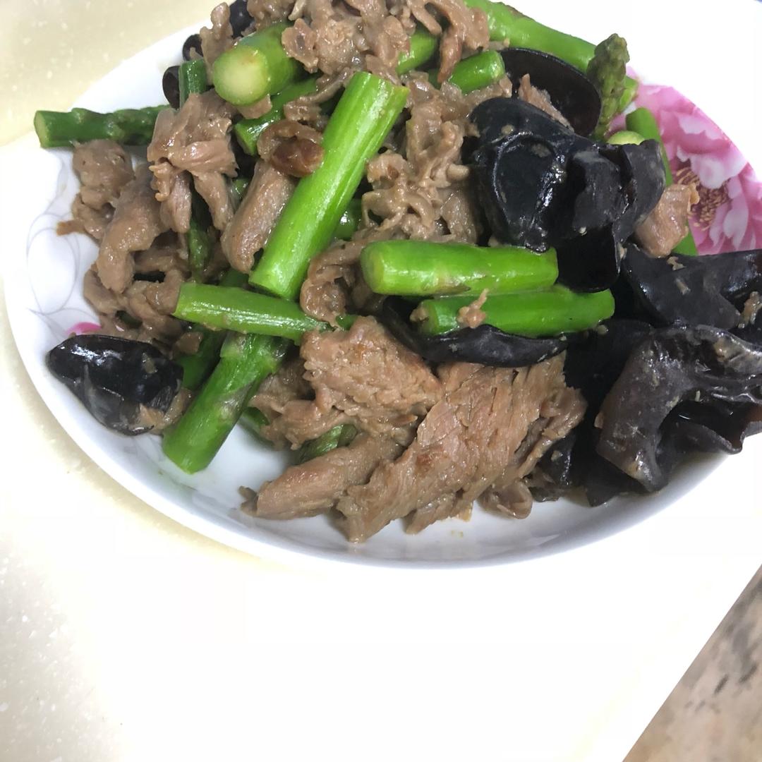 芦笋炒牛肉