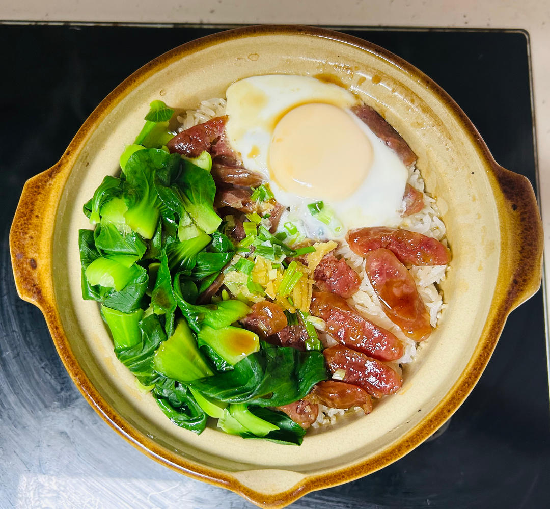 腊味煲仔饭，20分钟饭菜同出