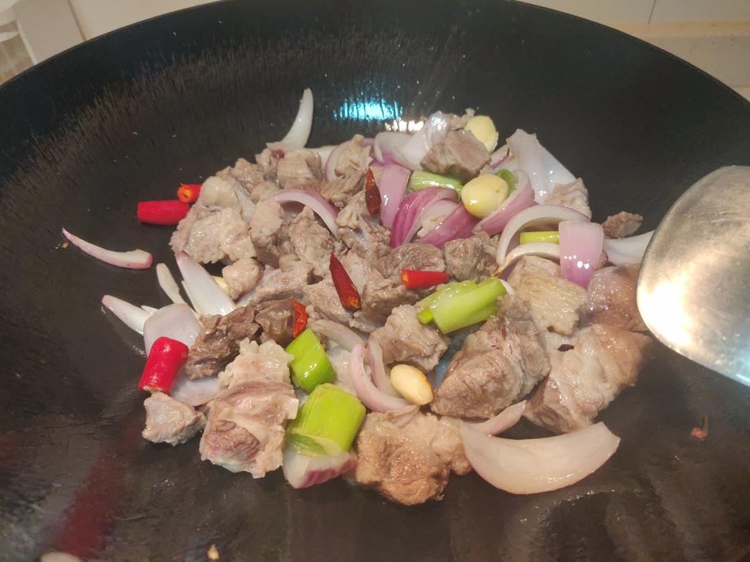 萝卜牛腩煲
