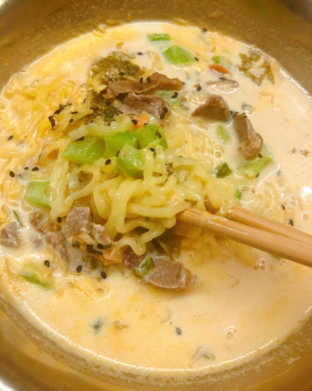 手机用户0996_m7o5做的牛奶辛拉面(汤头浓郁,非常好吃)