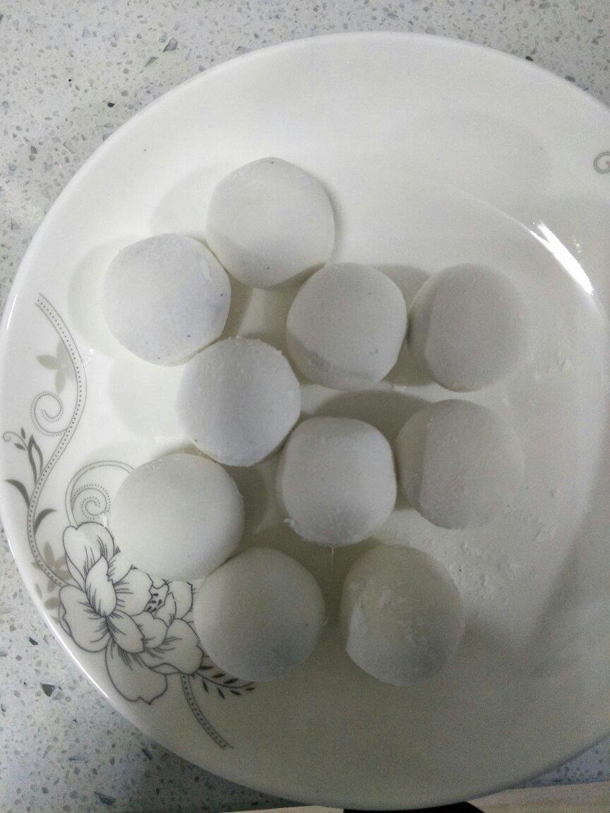 花生黑芝麻汤圆