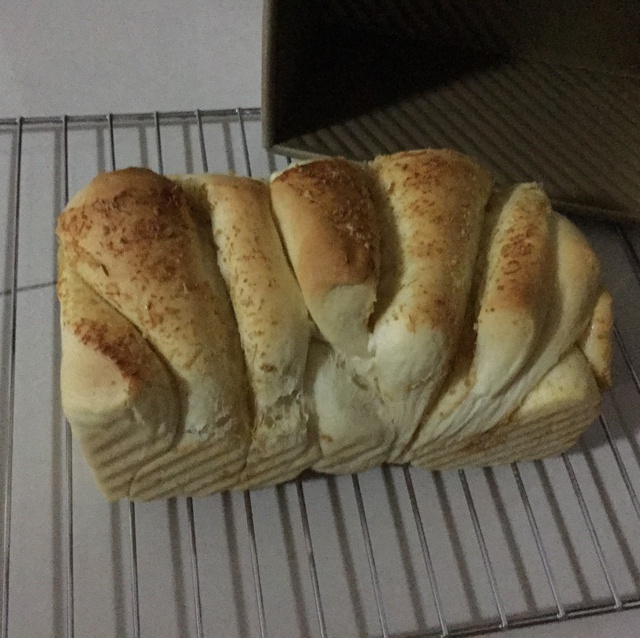 手撕千层肉松面包