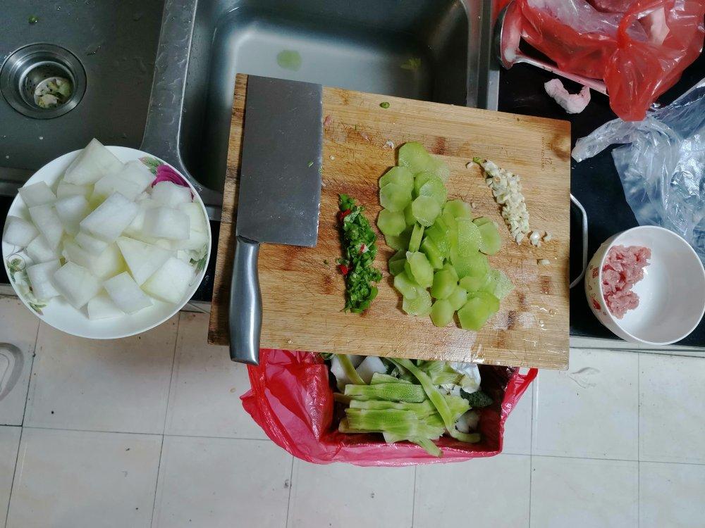 红烧冬瓜最完美做法，不加一滴水，瞬间秒杀红烧肉
