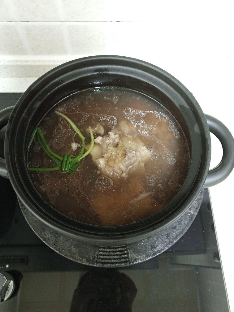 墨鱼排骨汤