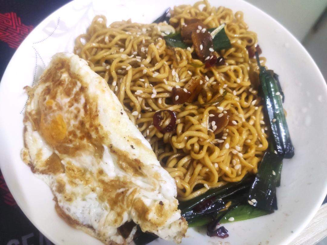 10分钟搞定的一碗葱油拌面