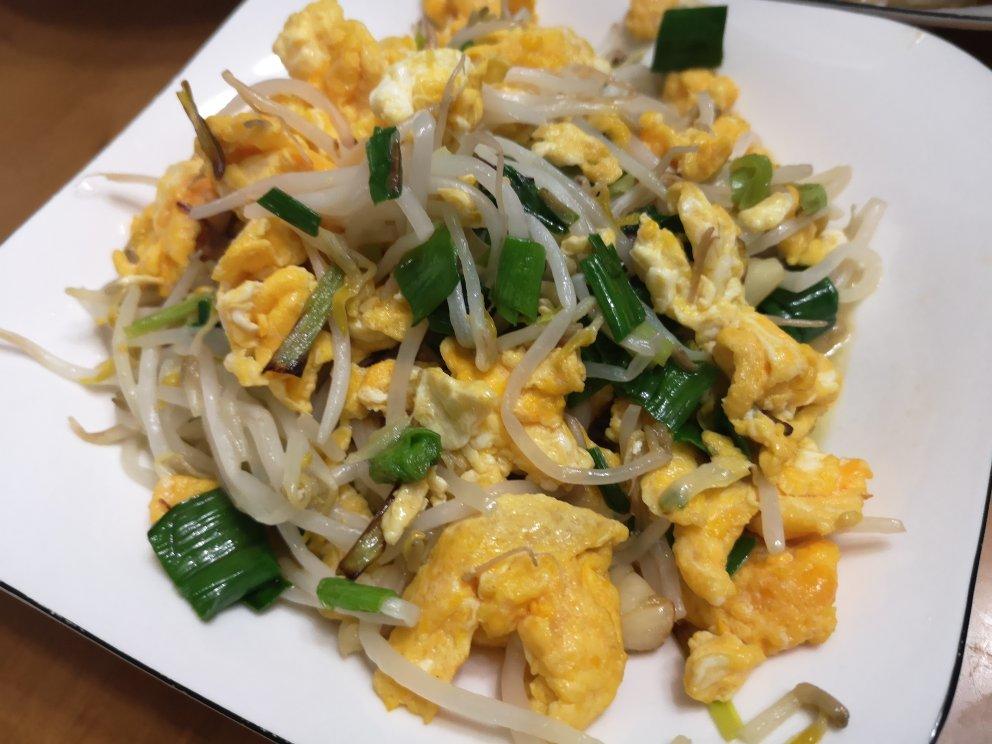 黄豆芽蒜苗炒鸡蛋