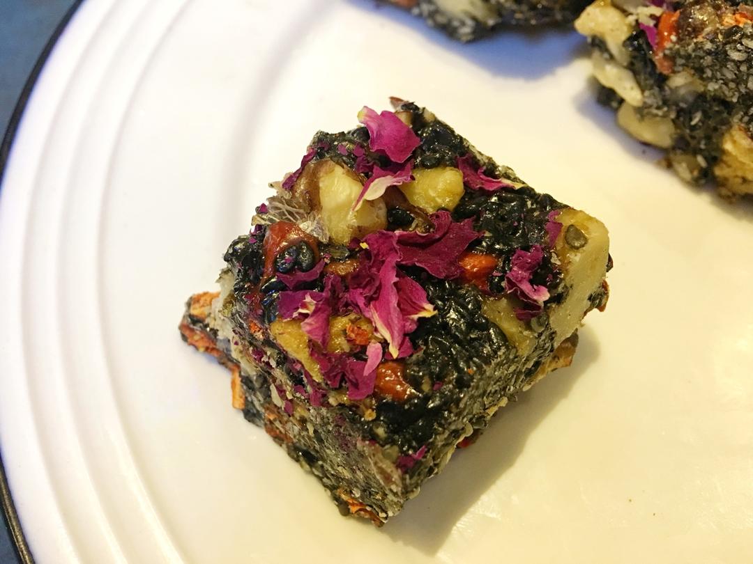 红枣核桃枸杞黑芝麻玫瑰营养糕（不含阿胶版）