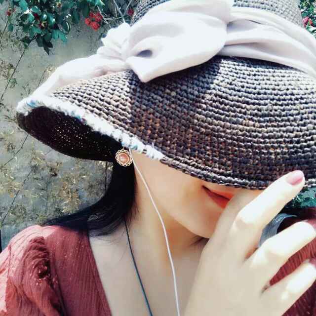 笑起来有着可爱酒窝儿的姑娘