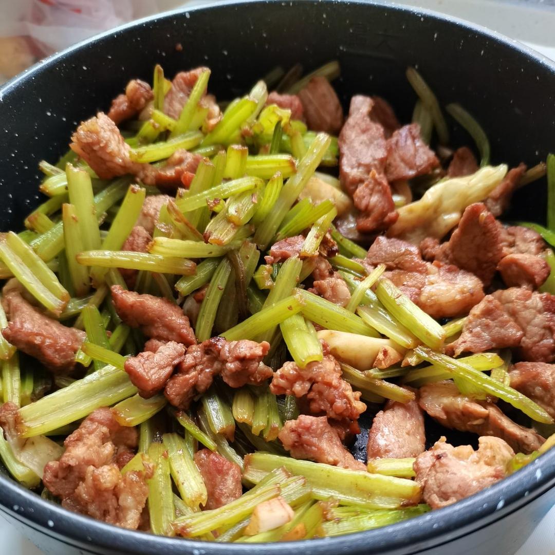 芹菜炒肉