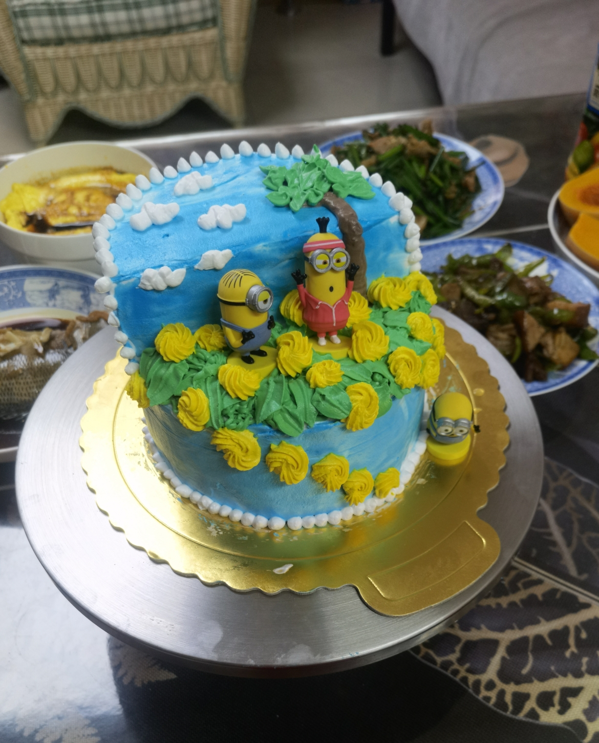 宝宝生日蛋糕立体小黄人的做法