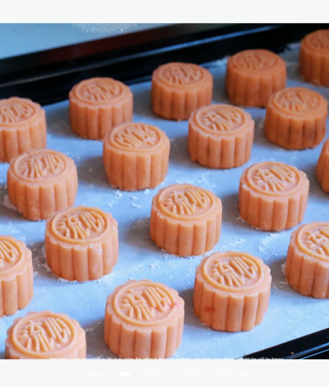 💃奶黄流心月饼——这是可以让你坐稳朋友圈厨霸位置的月饼🥮，没人点赞算我输👎