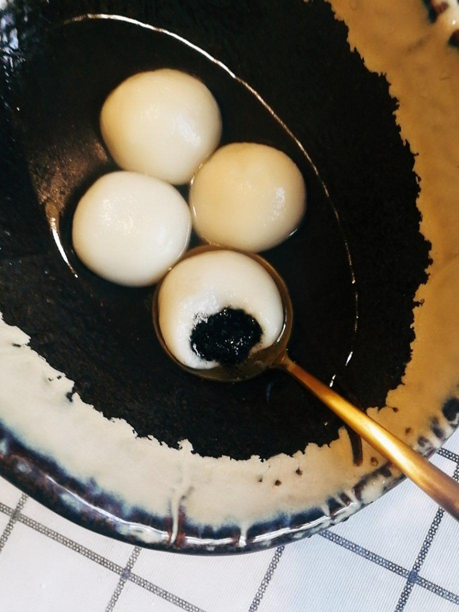 一树繁花a做的黑芝麻汤圆