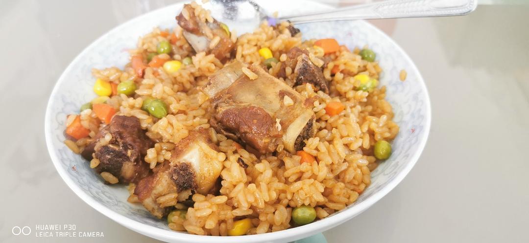 喷香排骨焖饭（爆好吃）