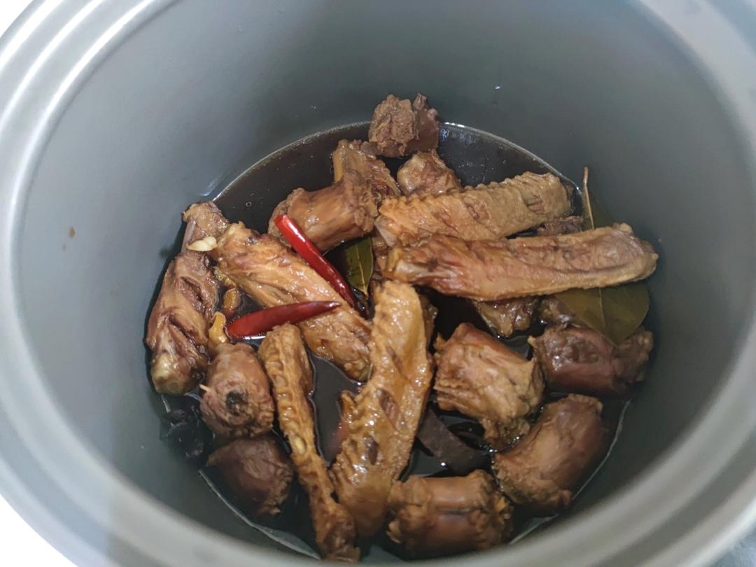 周黑鸭版鸭脖子（好吃到舔手指）