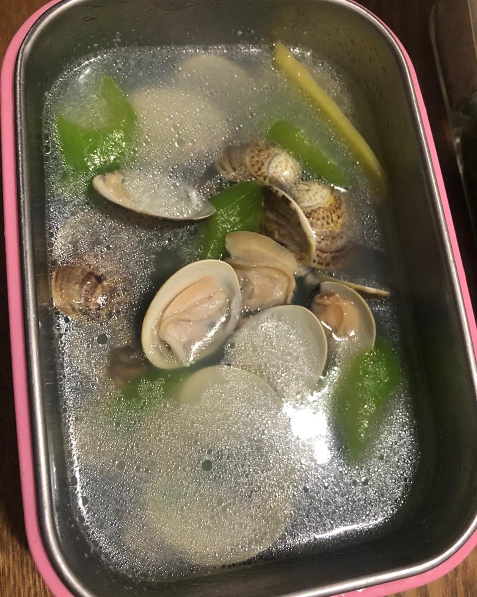 蛤蜊丝瓜汤，真是舌头都要鲜掉了～