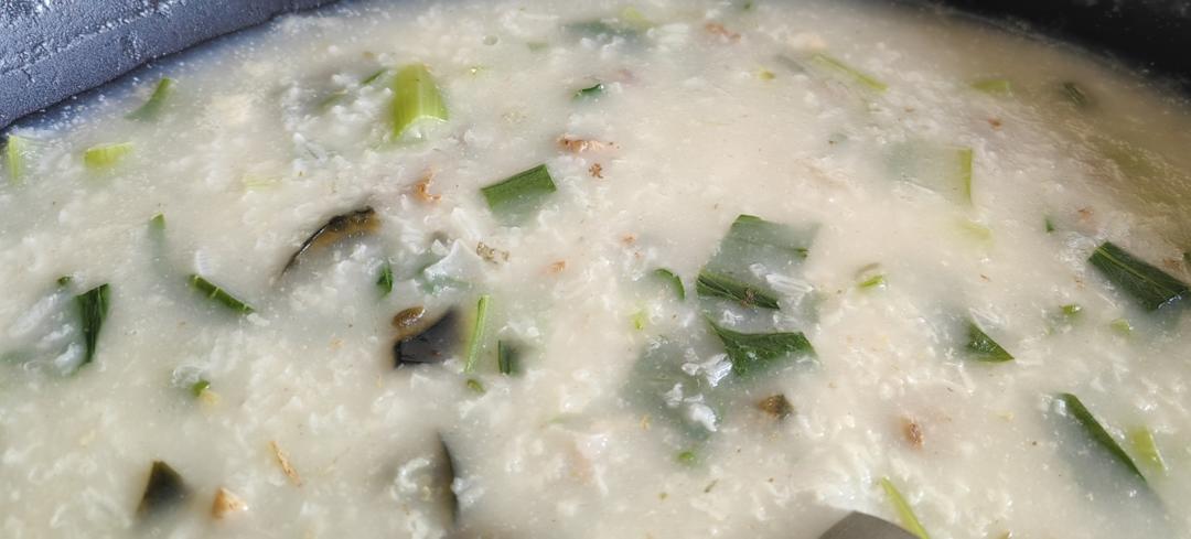 妈妈👩教我做的皮蛋瘦肉粥🥣简单快捷美味😋