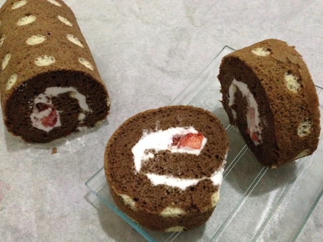 可可奶油波点蛋糕卷