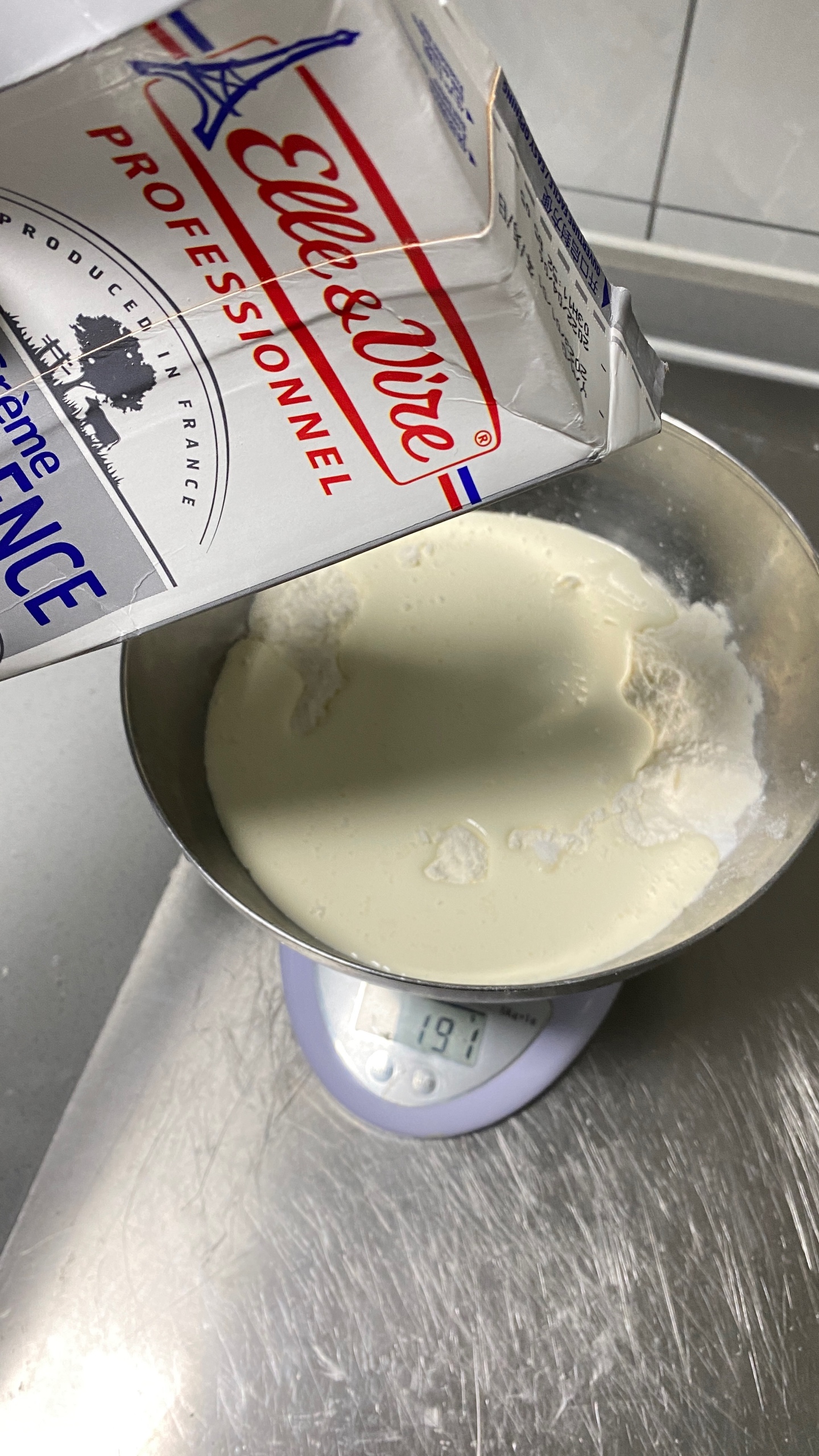 司康(淡奶油版、无黄油、无泡打粉)消耗淡奶油版本的做法 步骤2