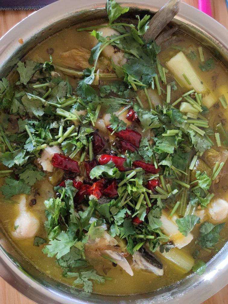 〈酸菜鱼〉，汤都能喝掉。欣小厨 😉