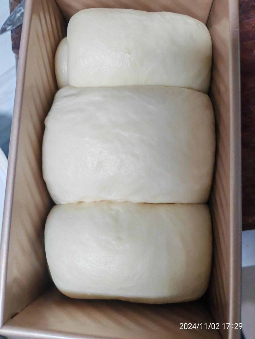 奶香纯粹的重料淡奶油吐司