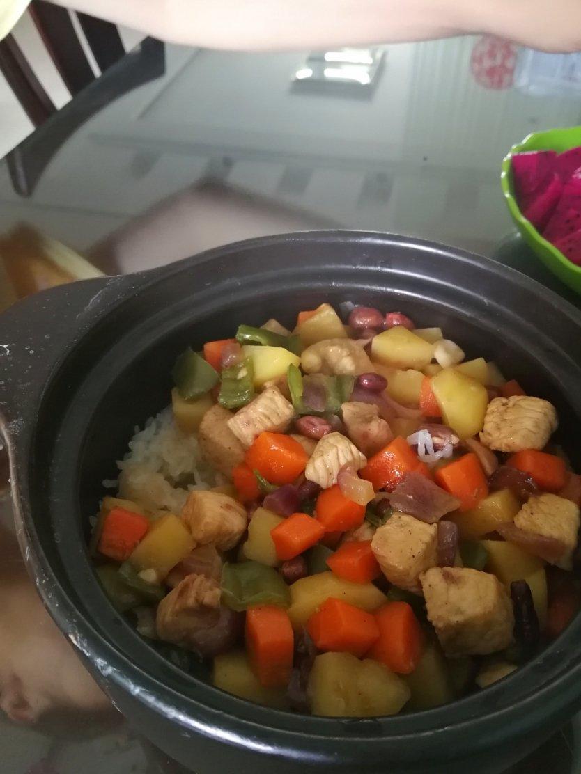 宫爆鸡丁煲仔饭