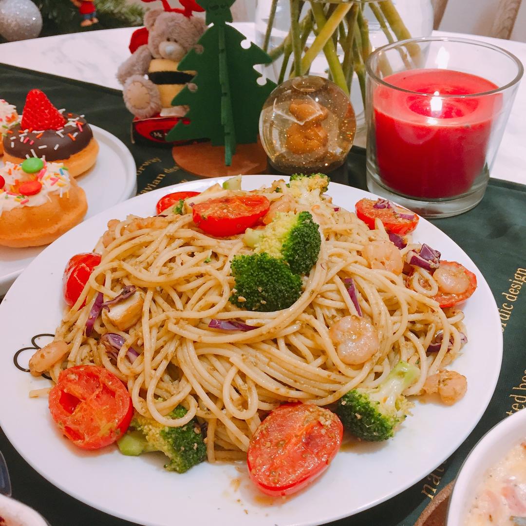 牛油果青酱虾仁意面