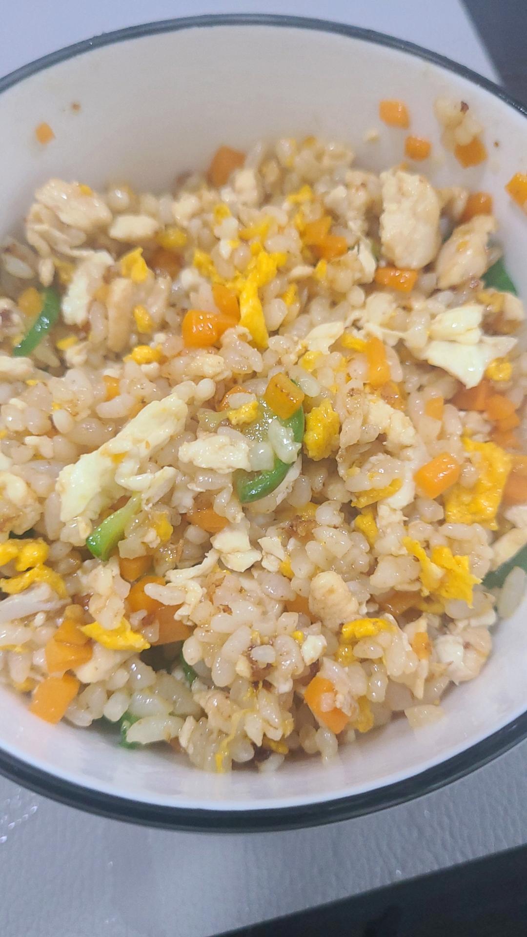 厨师长教你：“酱油炒饭”的家常做法，里面满满的小技巧，很受用