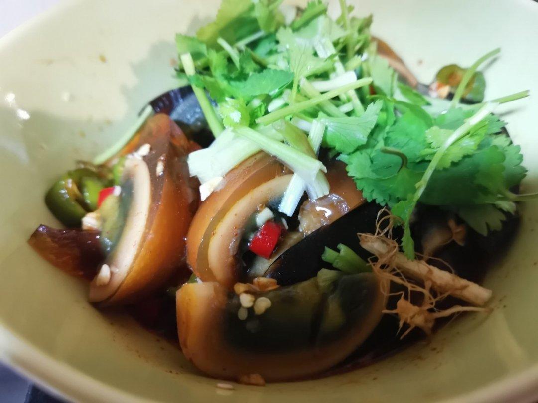 皮蛋的神仙吃法❗️好吃到爆的香菜拌皮蛋