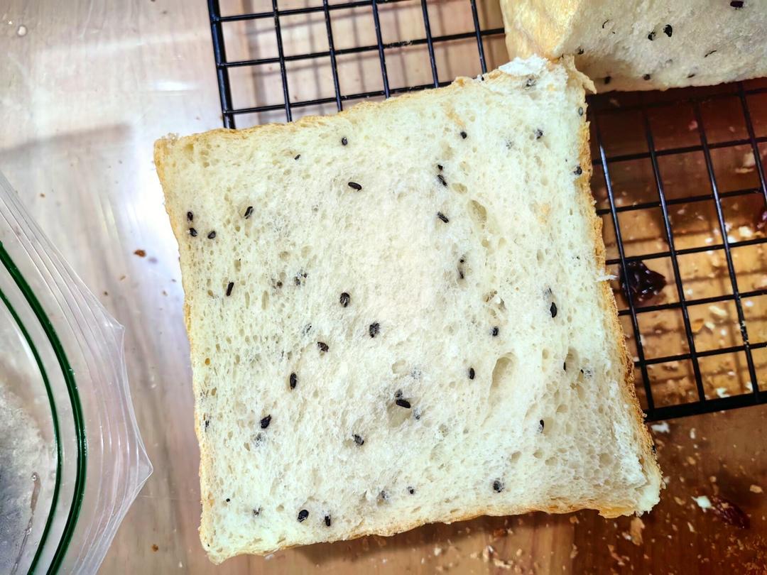 咸盐黑芝麻吐司