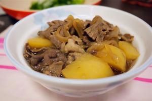 肉じゃが（日式牛肉炖土豆的做法 步骤6