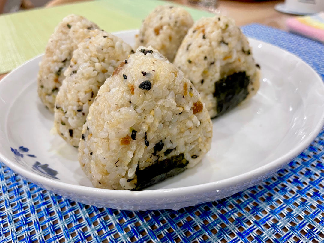 剩饭这样做太好吃了！                  三角寿司饭团👍