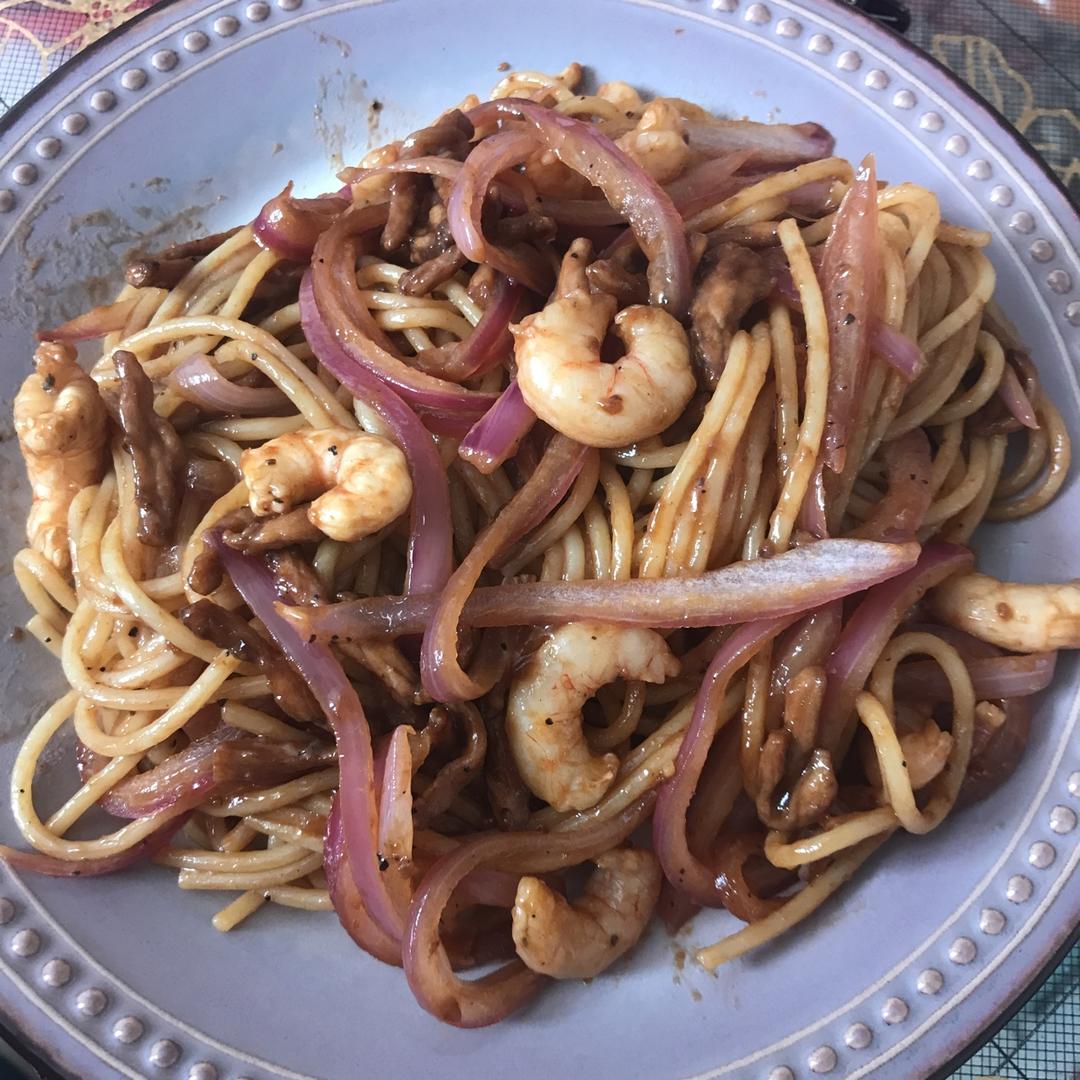 洋葱肉丝炒意面