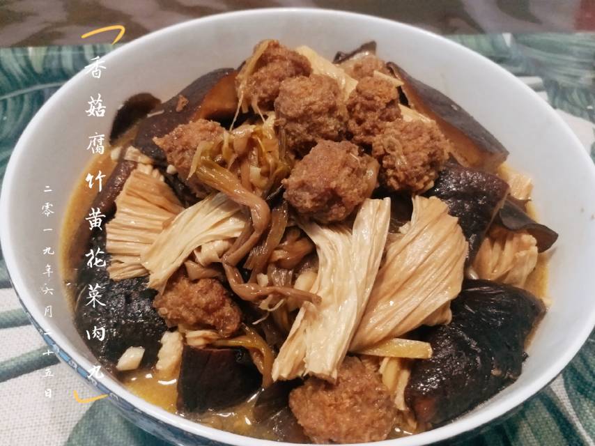 堂妈小厨  五花肉香菇烧腐竹