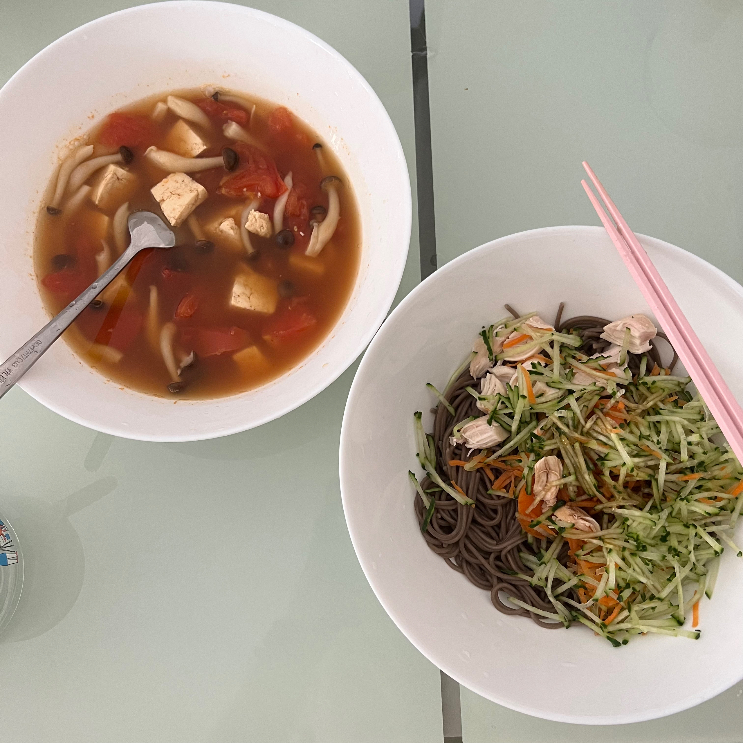 番茄豆腐汤+蚝油生菜
