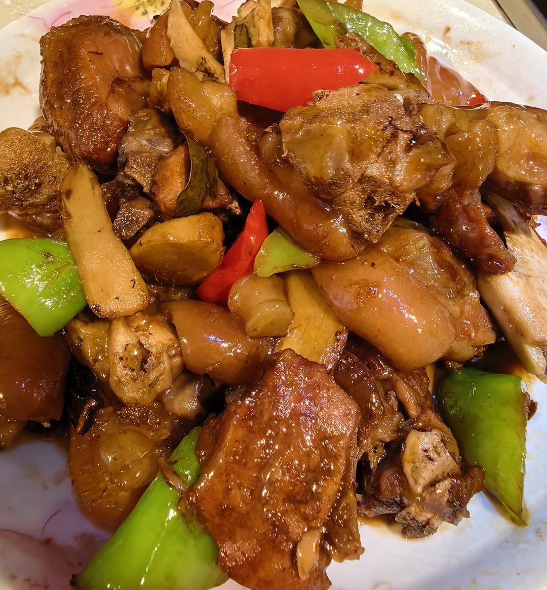 美味的家常菜：红烧猪蹄