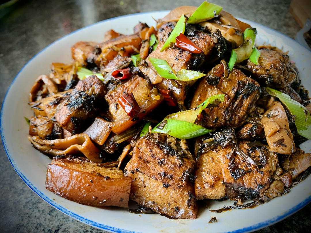 梅干菜嫩笋焖五花肉