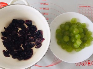草草小食 | 夏日的葡萄夭夭奶茶——萄冻撞奶的做法 步骤1