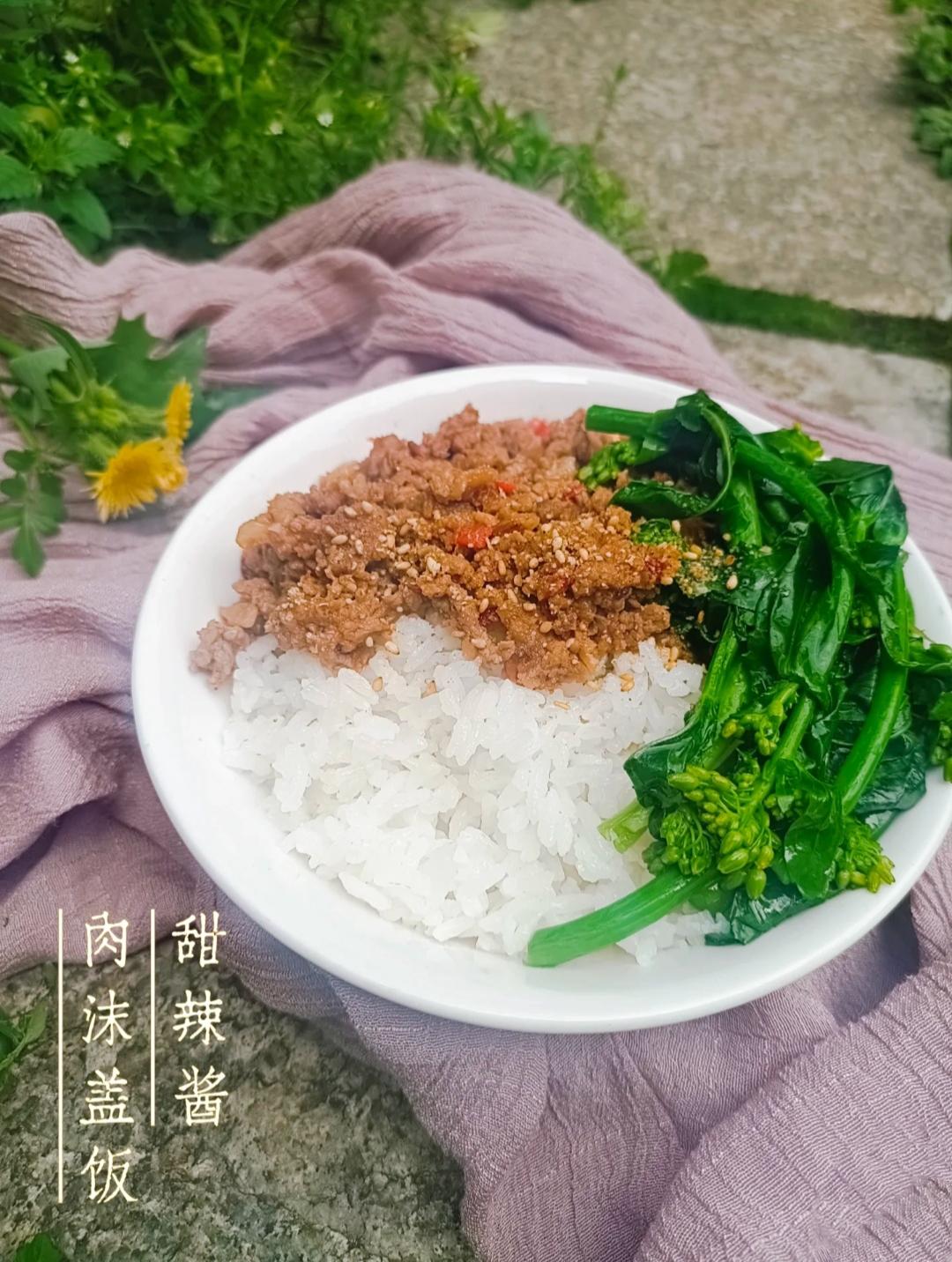 甜辣酱肉沫盖饭