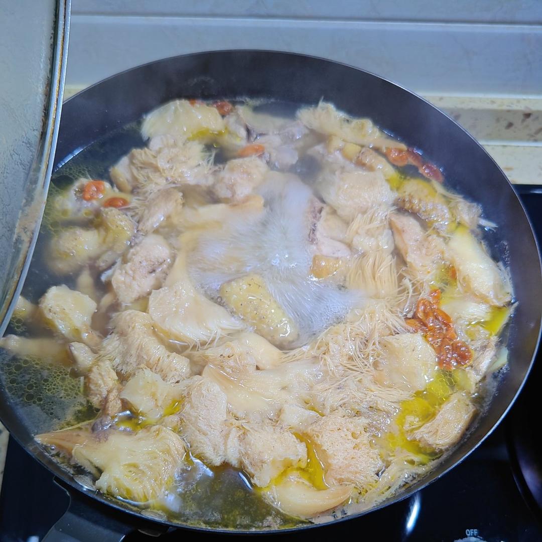 猴头菇炖鸡汤