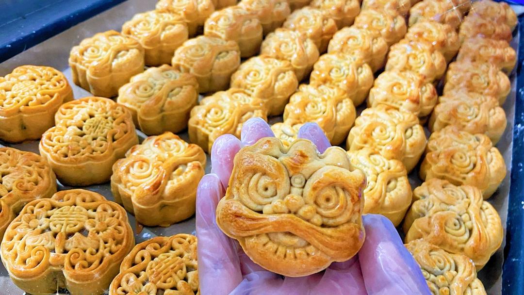 广式月饼—蛋黄莲蓉月饼