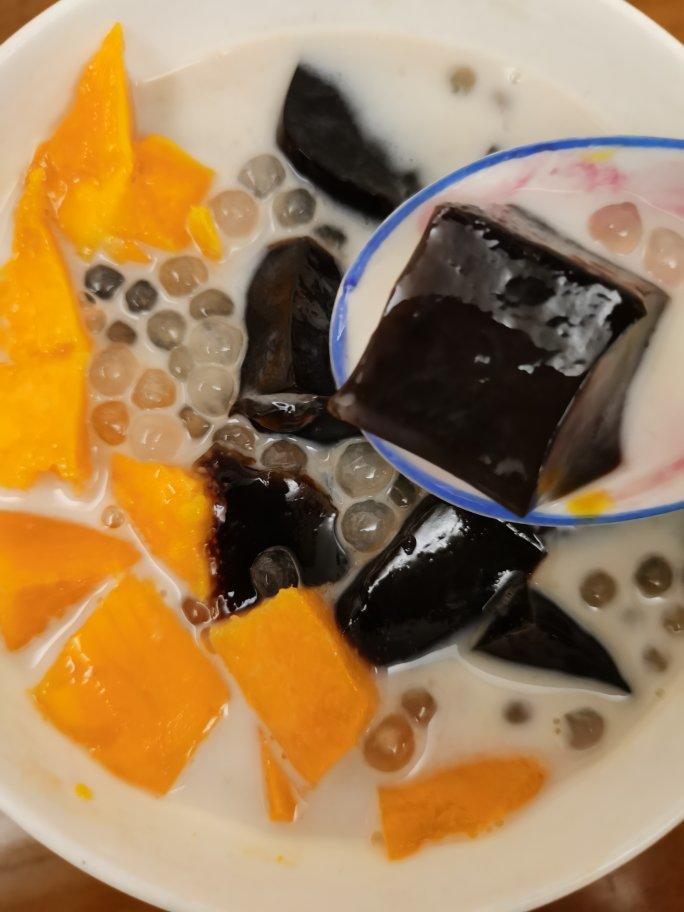 夏季必吃美食完胜鲜芋仙的椰香烧仙草的全部作品