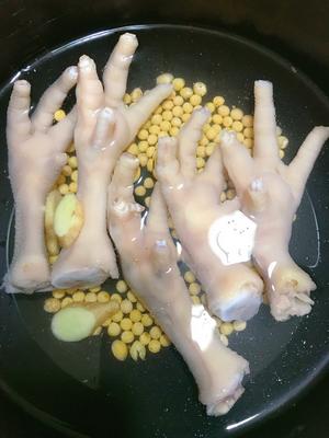 海带黄豆鸡爪汤-满满的胶原的做法 步骤5