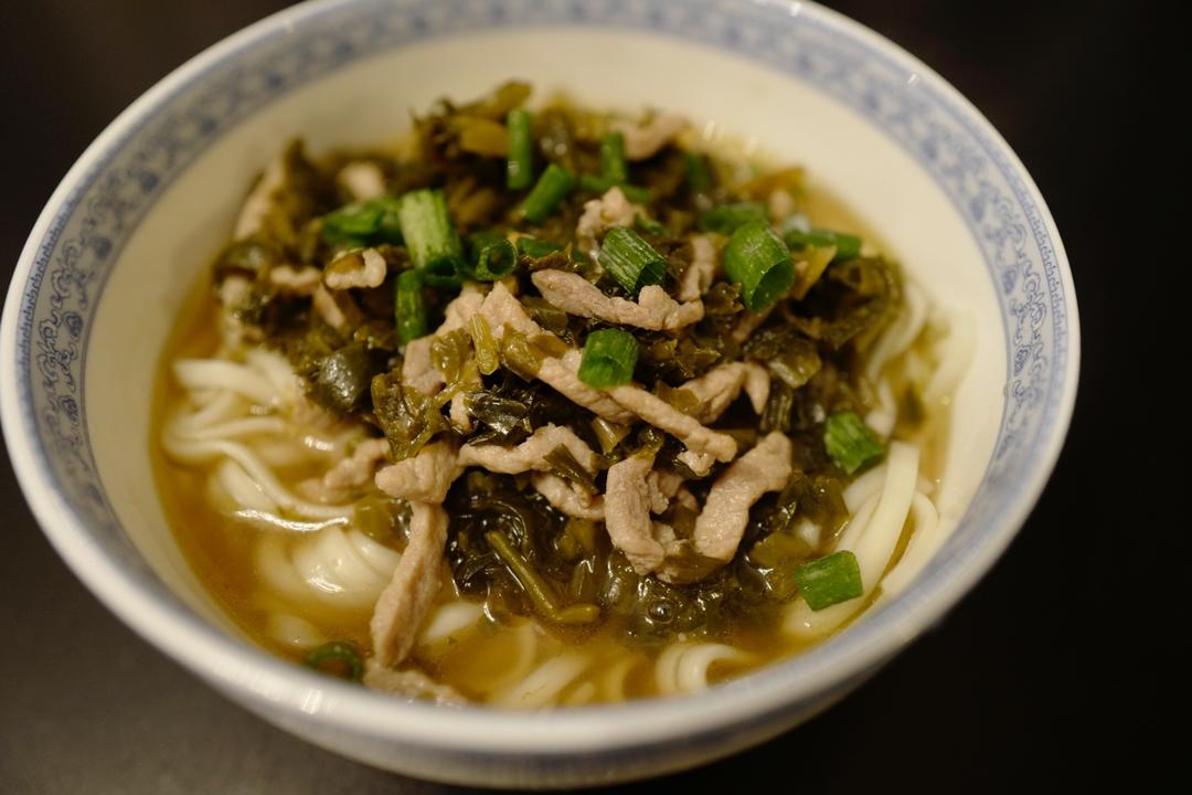 hh-ding做的雪菜肉丝面